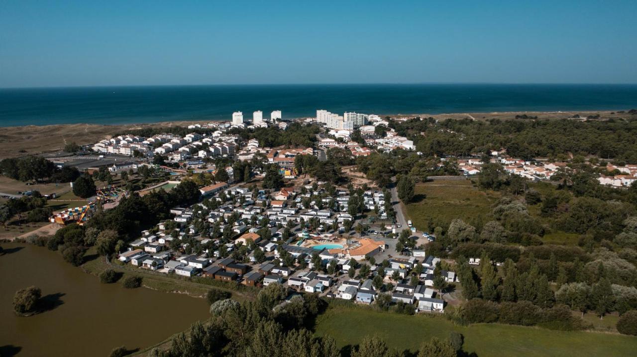 Отель Camping Les Alizes Сент-Илер-де-Рье Экстерьер фото