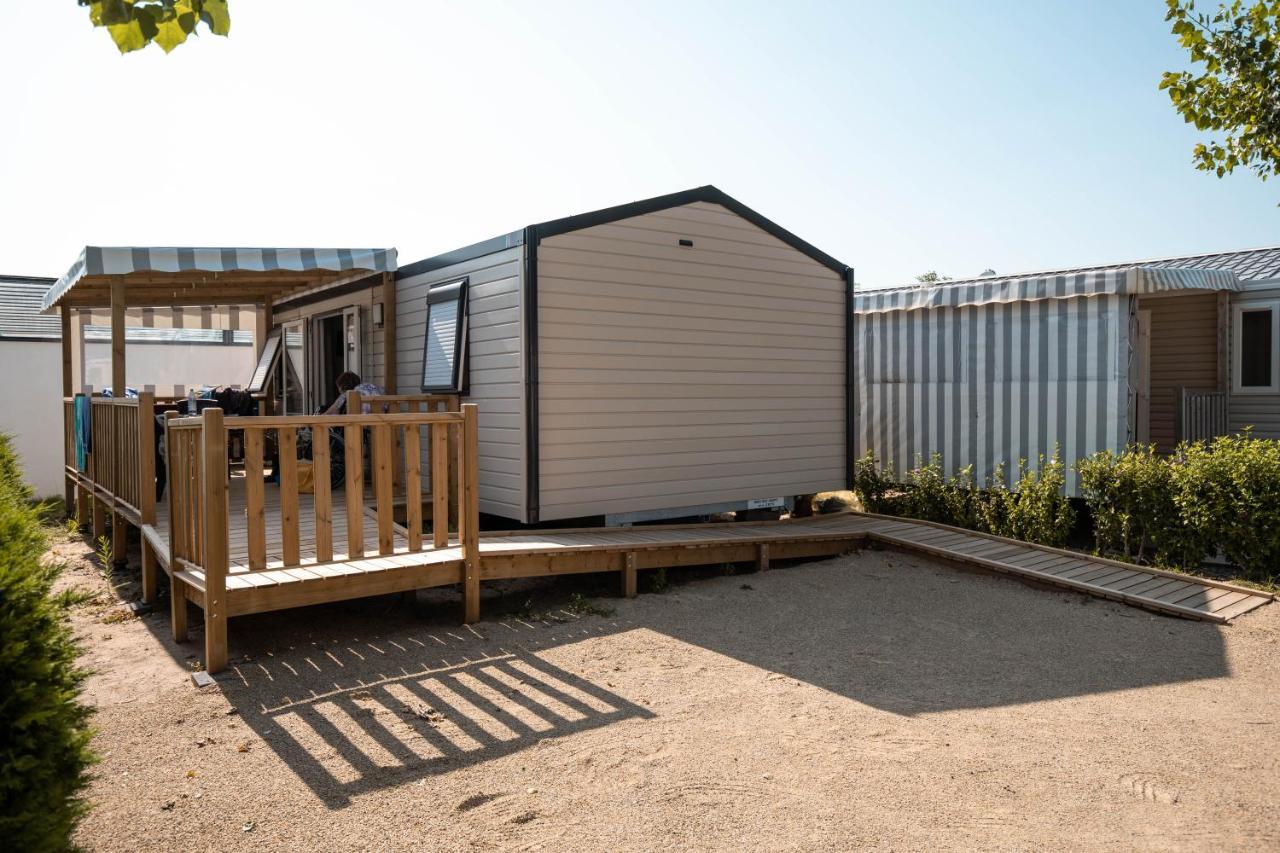 Отель Camping Les Alizes Сент-Илер-де-Рье Экстерьер фото