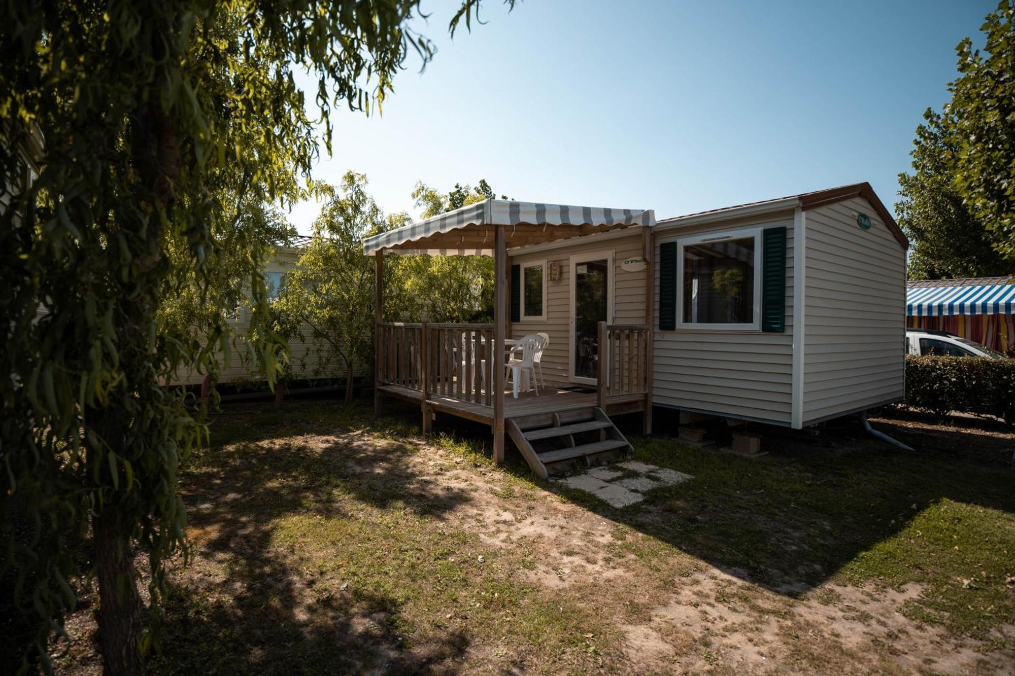 Отель Camping Les Alizes Сент-Илер-де-Рье Экстерьер фото