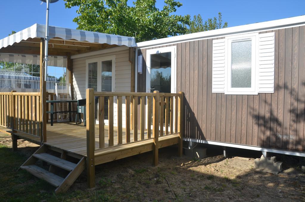 Отель Camping Les Alizes Сент-Илер-де-Рье Экстерьер фото